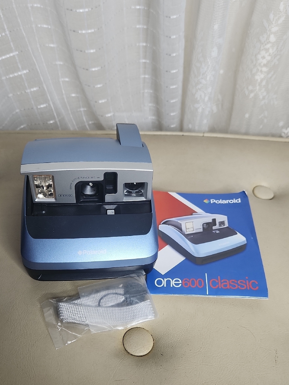 Polaroid One600 Classic instant camera W/ Strap & Instruction Manual